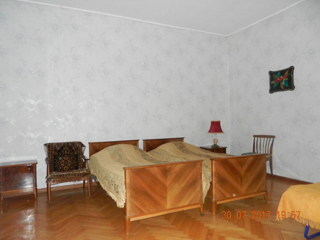 Marina Chartolani'S Guest House Mestia Bagian luar foto