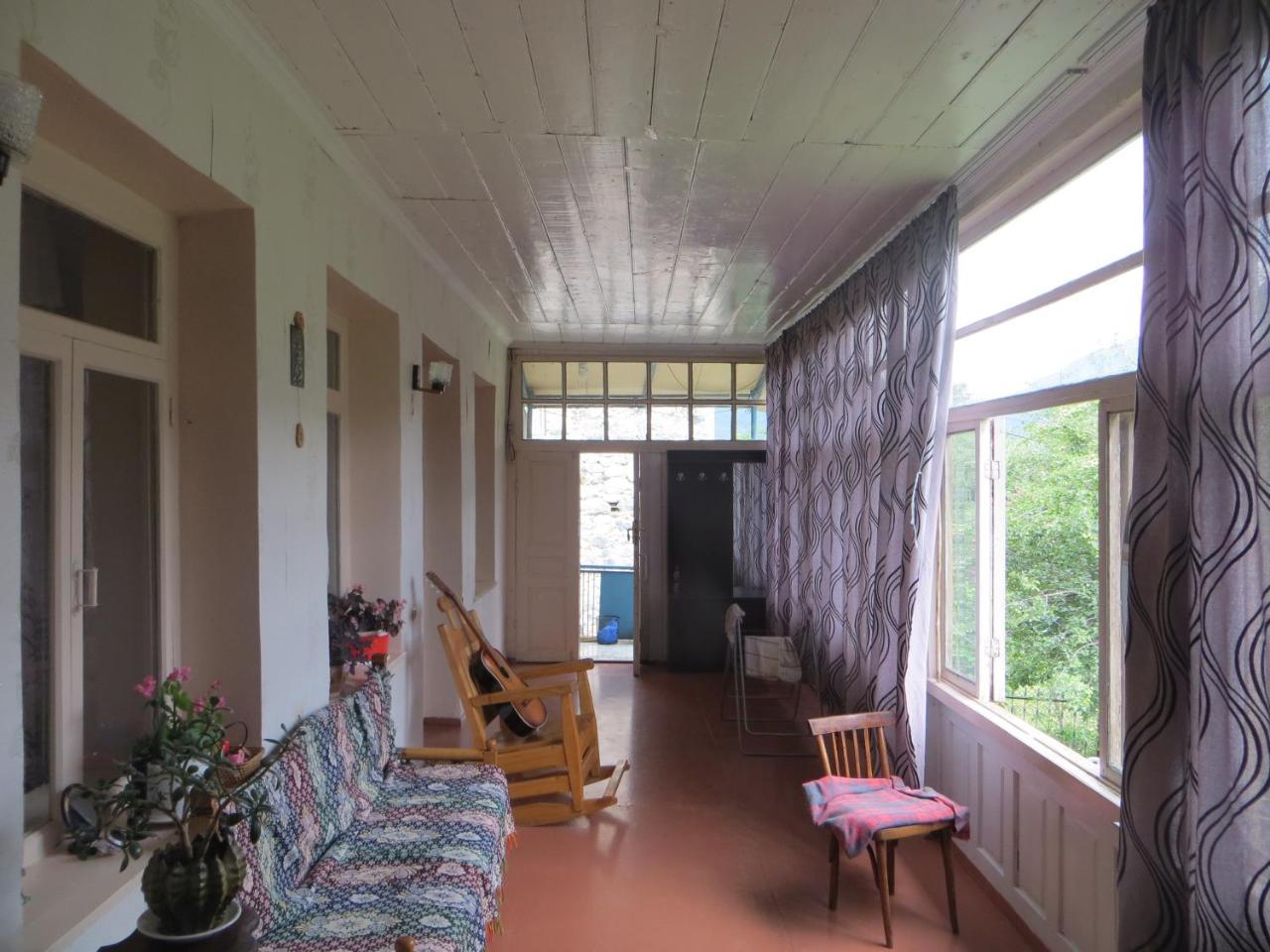 Marina Chartolani'S Guest House Mestia Bagian luar foto