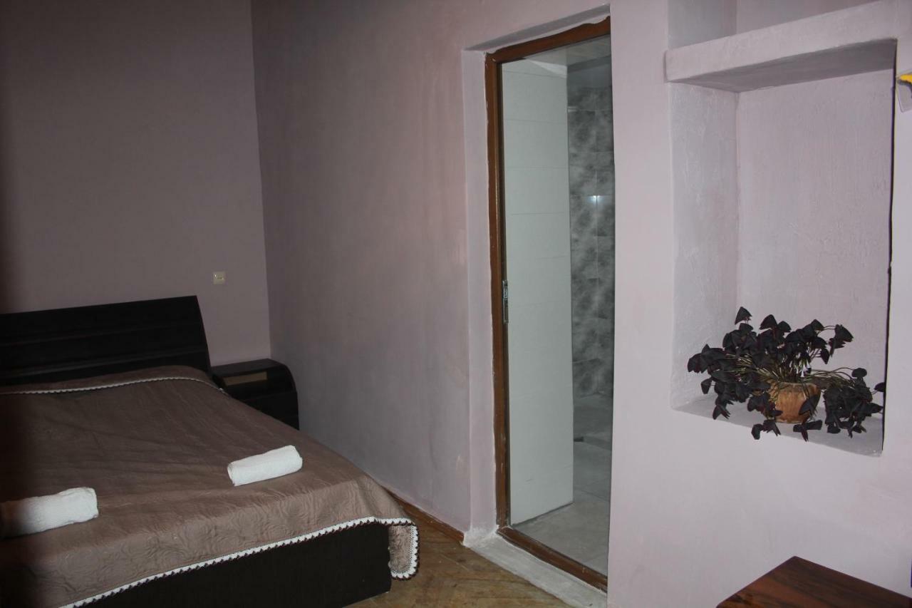 Marina Chartolani'S Guest House Mestia Bagian luar foto
