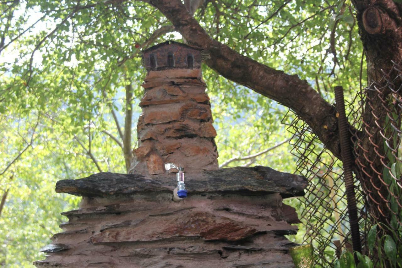 Marina Chartolani'S Guest House Mestia Bagian luar foto