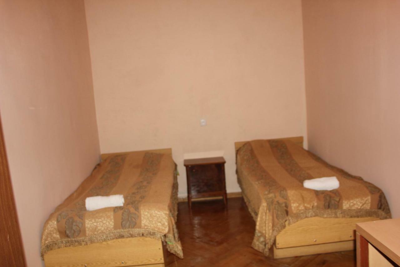 Marina Chartolani'S Guest House Mestia Bagian luar foto