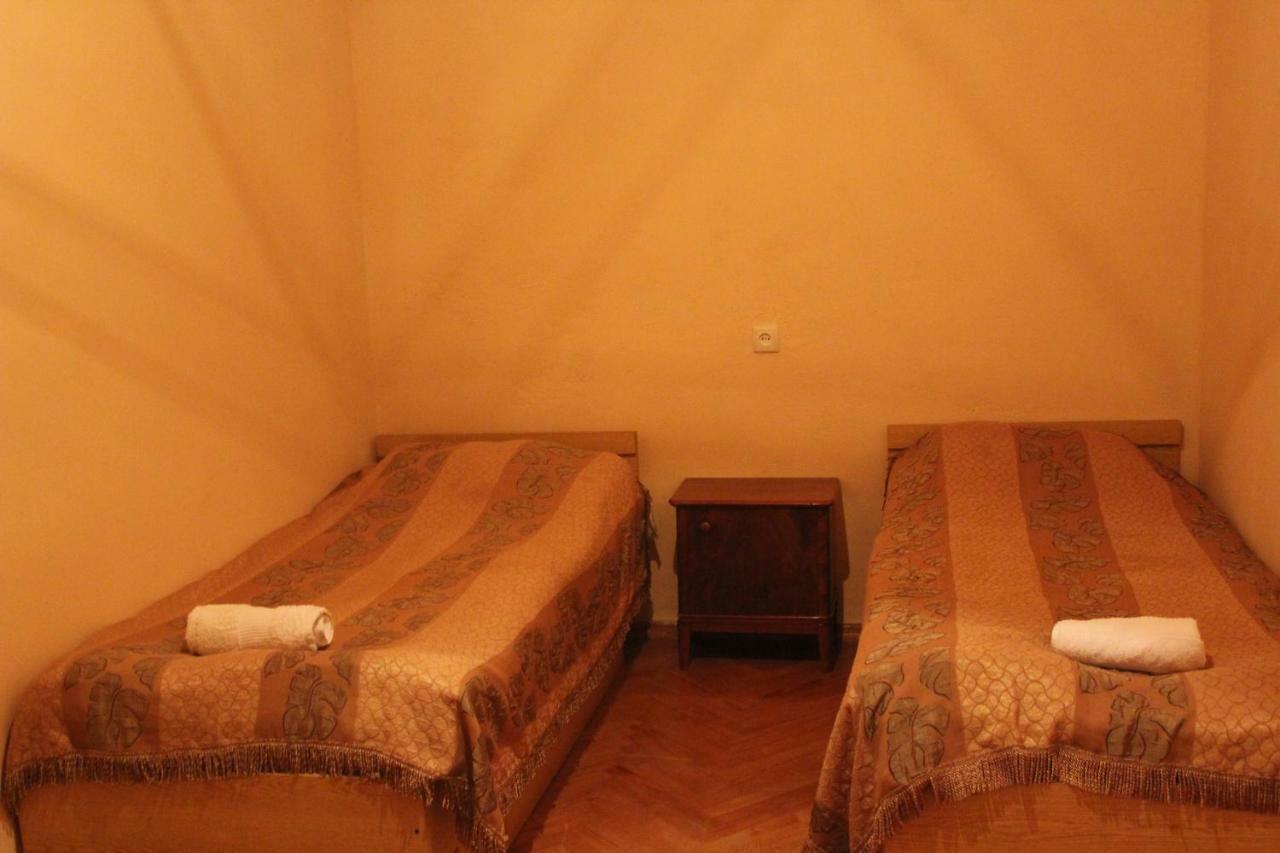 Marina Chartolani'S Guest House Mestia Bagian luar foto